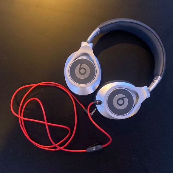 Beats by Dr. Dre headphones - Picture 1 of 4